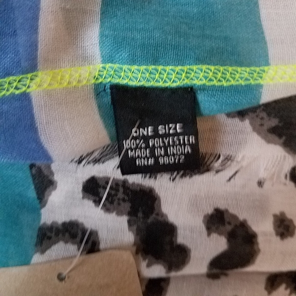 Animal abstract scarf NWT - Picture 3 of 3